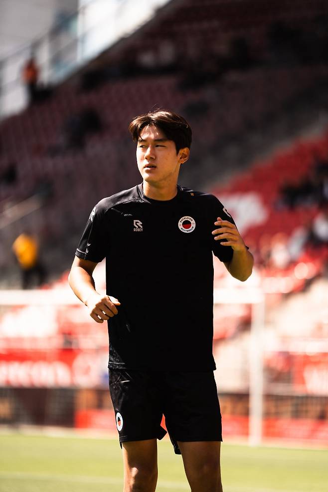 윤도영. 엑셀시오르 X