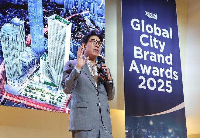 8월25일 서울 중구 페럼타워에서 열린 시사저널 '굿시티포럼(GCF) 2025-AI 전환과 지역의 미래, 도시를 설계하다'에서 박형준 부산시장이 환영 연설을 하고 있다. ⓒ시사저널 임준선