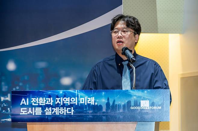 25일 서울 중구 을지로5길 19 페럼타워에서 열린 '시사저널 굿시티포럼 2025'에서 박정호 명지대 교수가 'AI시대 지역균형발전 추진 전략'을 주제로 강연하고 있다. ⓒ시사저널 최준필