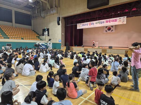 ▲ 홍성군지역사회보장협의체는 지난 13일 홍주문화체육센터에서 '제11회 꿈꾸는 새싹들의 체육대회'를 개최했다. 사진=권영신 명예기자