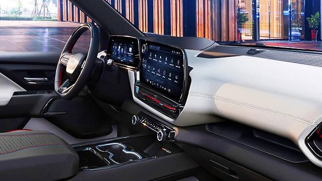 쉐보레 실버라도 EV 실내