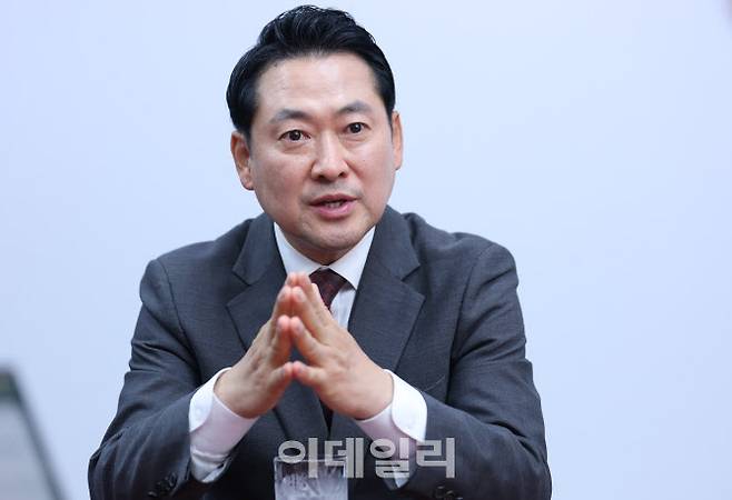 [이데일리 노진환 기자] 장동혁 국민의힘 의원이 17일 서울 여의도 국회 의원회관에서 이데일리와 인터뷰를 하고 있다.