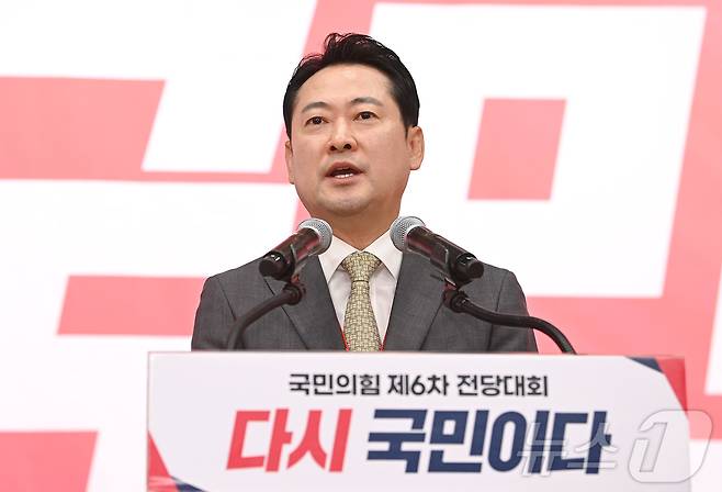 장동혁 국민의힘 신임 당대표가 26일 오전 서울 여의도 국회 도서관에서 열린 제6차 전당대회 결선에서 수락연설을 하고 있다. 2025.8.26/뉴스1 ⓒ News1 국회사진기자단