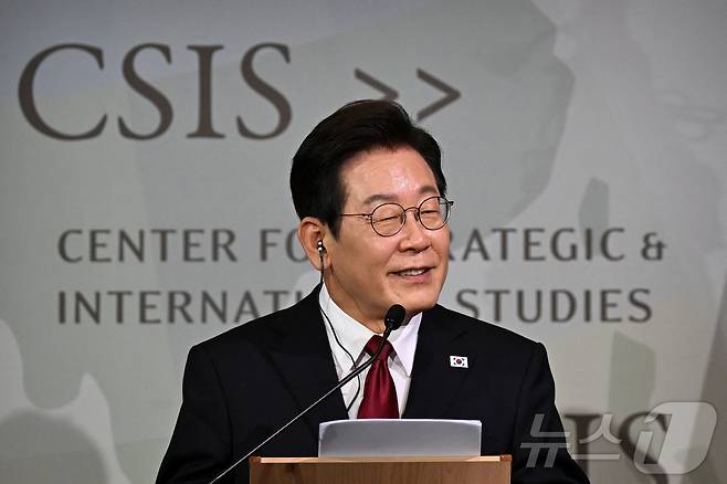 이재명 대통령이 25일(현지시간) 미국 워싱턴 DC 전략국제문제연구소(CSIS)에서 연설을 하고 있다. ⓒ 로이터=뉴스1 ⓒ News1 신웅수 기자
