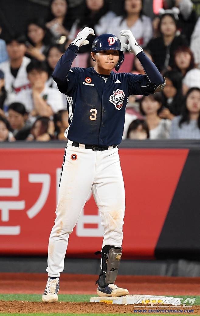 29일 수원KT위즈파크에서 열린 KBO리그 KT 위즈와 두산 베어스의 경기. 두산 임종성이 안타를 날린 뒤 환호하고 있다. 수원=박재만 기자 pjm@sportschosun.com/2025.05.29/