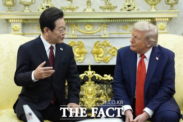 이재명 대통령과 도널드 트럼프 미국 대통령이 25일(현지시간) 오후 백악관에서 정상회담을 진행하고 있다. /워싱턴=AP·뉴시스