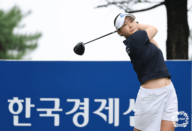 2부 투어에서 뛰다가 극적인 이글 퍼트 성공으로 정규 투어 우승을 차지한 김민솔은 차세대 KLPGA투어를 지배할 재목으로 꼽힌다. 김민솔은 270야드를 넘나드는 폭발적인 장타 능력을 지녔다. KLPGA 제공