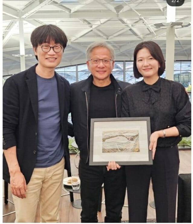 (왼쪽부터) 이해진 네이버 글로벌투자책임자(GIO), 젠슨 황 엔비디아 최고경영자(CEO), 최수연 네이버 대표 (제공=네이버)