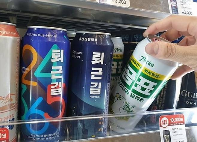 편의점 CU 수제맥주 매대에 진열됐던 세븐브로이 생산 '곰표 밀맥주'. /BGF리테일 제공