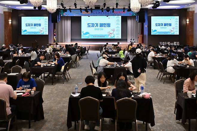 호반그룹이 충남 예산군 덕산면 ‘스플라스 리솜’에서 소아암 환아와 가족을 위한 여름캠프 행사에 문화 체험활동을 지원했다. / 사진 = 호반그룹