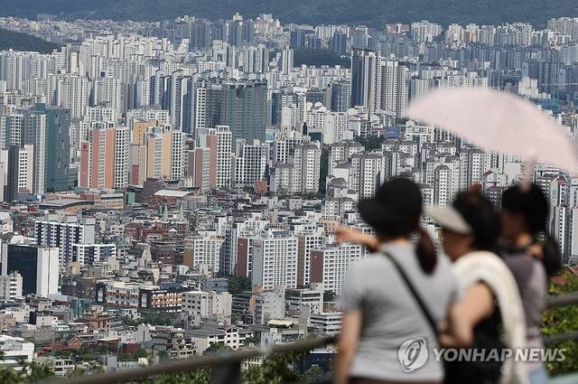 서울 남산에서 바라본 서울 시내 모습. [연합뉴스]