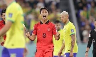 백승호가 2022년 12월 카타르 도하에서 열린 2022 카타르월드컵 16강 브라질과 경기에서 득점한 뒤 좋아하고 있다. 대한축구협회 제공