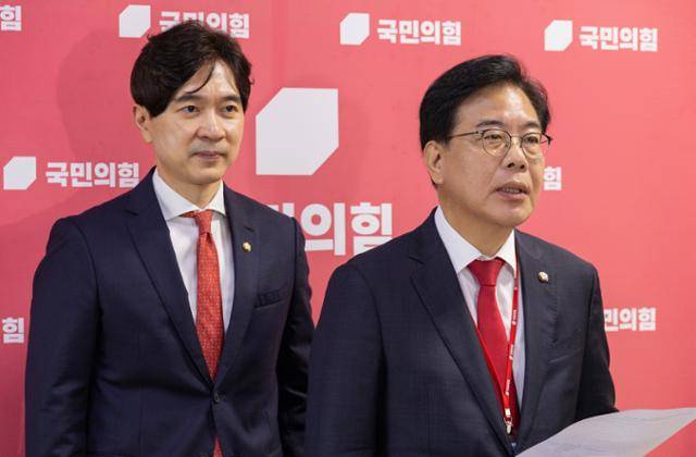 송언석 국민의힘 비상대책위원장 겸 원내대표가 26일 국회에서 한미 정상회담 관련 브리핑을 하고 있다. 연합뉴스