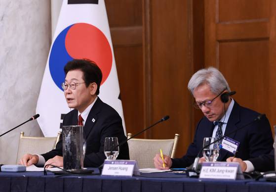 이재명 대통령이 25일(현지시간) 미국 워싱턴DC 윌라드 호텔에서 열린 한미 비즈니스 라운드 테이블에서 기조연설을 하고 있다. 김현동 기자