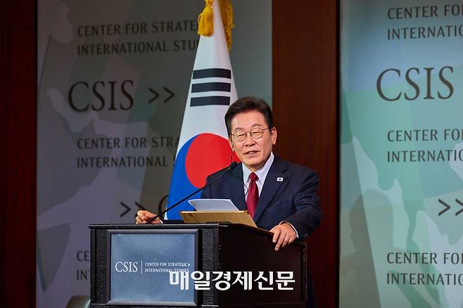 이재명 대통령이 25일(현지시간) 미국 워싱턴DC 국제전략문제연구소(CSIS) 인터내셔널 스튜디오에서 정책 연설을 하고 있다. [워싱턴DC/김호영기자]