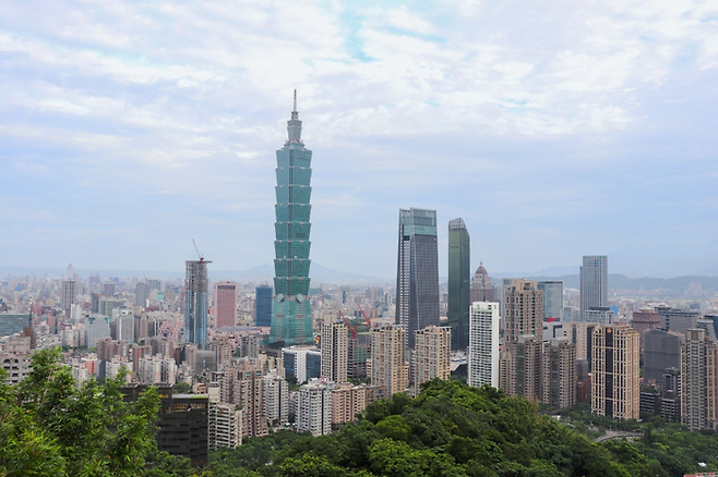 샹산전망대에서 바라본 101전망대 / 사진= 문서연 여행+ 기자