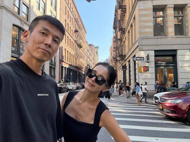 '기부왕' 가수 션이 모처럼 아내 정혜영과 뉴욕에서 데이트를 즐겼다. / 션 소셜미디어