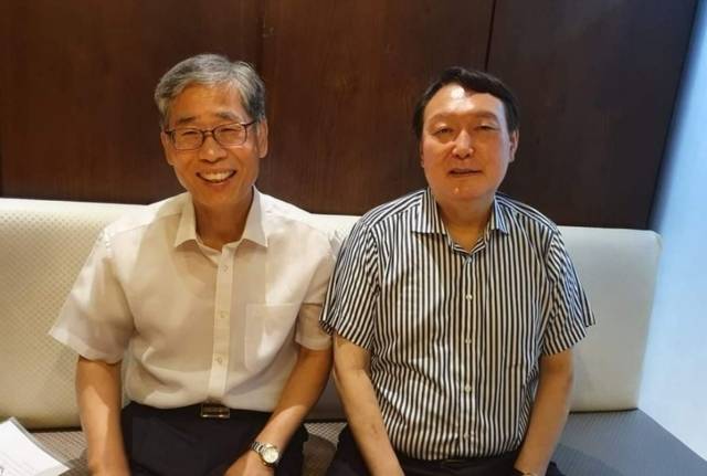 신평(왼쪽) 변호사와 윤석열 전 대통령. [연합]
