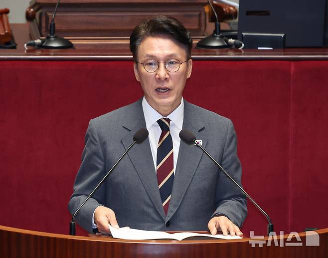 [서울=뉴시스] 김금보 기자 = 김민석 국무총리가 25일 오전 서울 여의도 국회에서 열린 예산결산특별위원회 전체회의에서 제안설명을 하고 있다. 2025.08.25. kgb@newsis.com