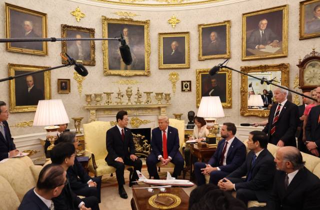이재명 대통령과 도널드 트럼프 미국 대통령이 25일(현지시간) 미국 워싱턴DC 백악관에서 정상회담을 하고 있다. 연합뉴스