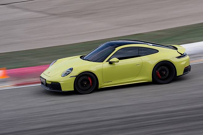 포르쉐 911 GTS