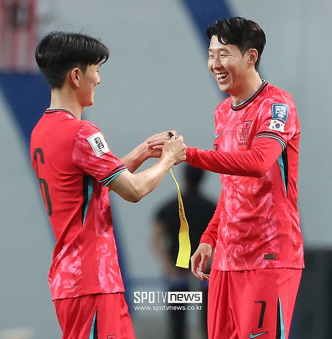 ▲ 2026 FIFA 북중미 월드컵 아시아 3차 예선 대한민국과 쿠웨이트의 경기가 10일 오후 서울월드컵경기장에서 열렸다. 손흥민이 벤치에서 경기를 시작하고 있다.&nbsp; ⓒ곽혜미 기자
