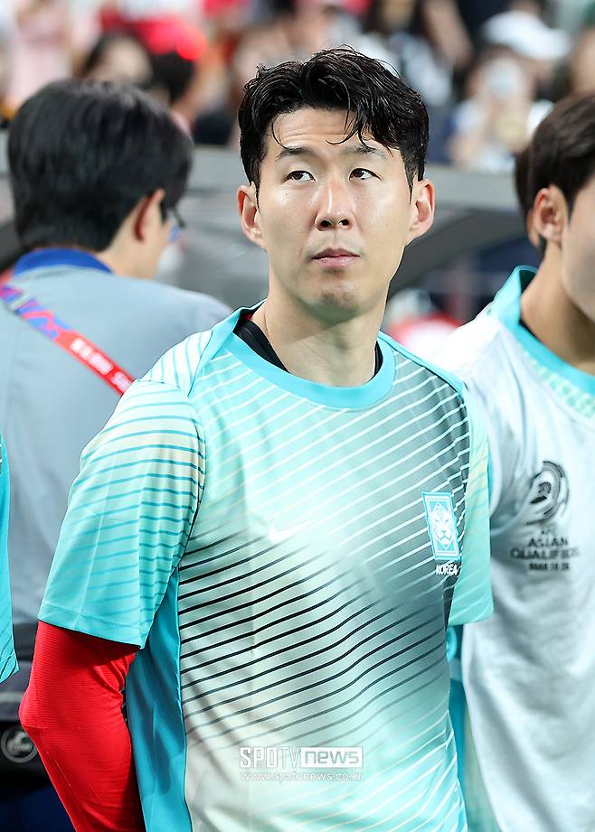 ▲ 2026 FIFA 북중미 월드컵 아시아 3차 예선 대한민국과 쿠웨이트의 경기가 10일 오후 서울월드컵경기장에서 열렸다. 손흥민이 벤치에서 경기를 시작하고 있다.&nbsp; ⓒ곽혜미 기자