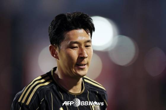 24일 미국 텍사스주 댈러스의 도요타 스타디움에서 열린 FC댈러스와의 2025 미국 프로축구 메이저리그사커(MLS) 28라운드에 출전한 로스앤젤레스(LA)FC 손흥민. /AFPBBNews=뉴스1