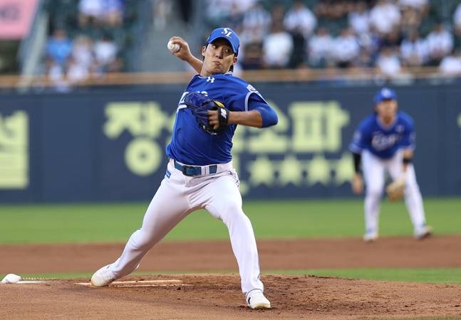 삼성 원태인이 26일 잠실 두산전에서 역투하고 있다. /사진=삼성 라이온즈 제공