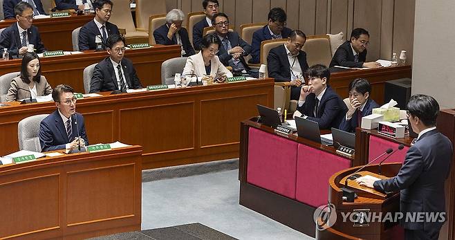 국회 예산결산특별위원회 (서울=연합뉴스) 황광모 기자 = 26일 국회에서 예산결산특별위원회에서 김민석 국무총리가 질의에 답하고 있다. hkmpooh@yna.co.kr
