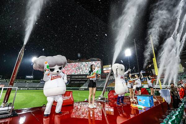 프로야구 인천 SSG 랜더스가 인천 랜더스필드에서 ‘랜필 썸머 페쓱티벌’ 행사를 열고 있다. /SSG 제공