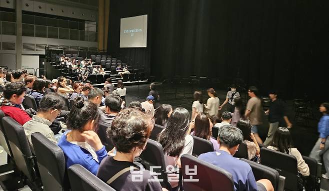 지난 24일 국립아시아문화전당 예술극장 극장1에서 베르나르 베르베르의 신작 소설 '키메라의 땅'을 바탕으로 한 클래식 공연이 열렸다. /정유진 기자