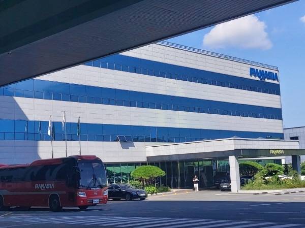 부산진해경제자유구역청이 지난 25일 실시한 '기업 현장 견학'의 첫 방문지인 부산시 강서구 미음산단에 소재한 ㈜파나시아 본관 전경.