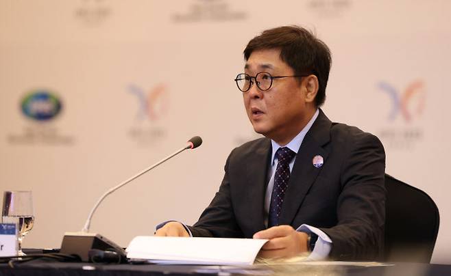 최휘영 문화체육관광부 장관이 27일 경북 경주 힐튼호텔에서 열린 ‘APEC 문화산업고위급대화 개회식’에서 개회사를 하고 있다. (사진=문체부 제공).