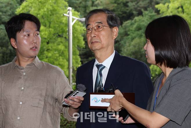 내란 행위 방조 혐의를 받는 한덕수 전 국무총리가 27일 오후 서울 서초구 서울중앙지방법원에서 열린 구속 전 피의자 심문(영장실질심사)에 출석하고 있다. (사진=노진환 기자)