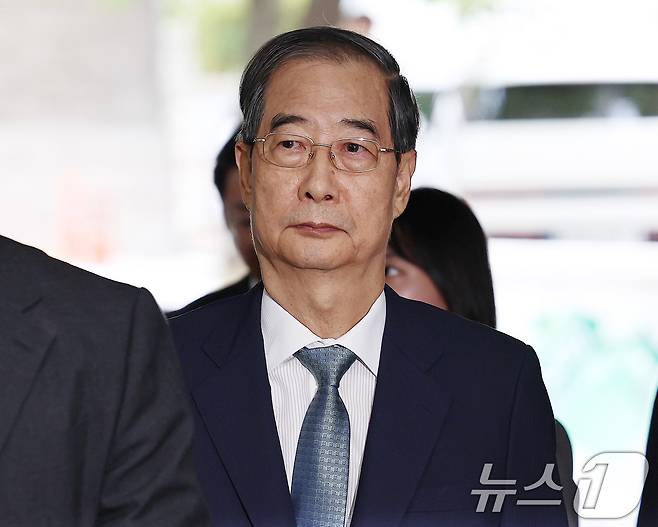 12·3 비상계엄 과정에서 윤석열 전 대통령의 내란 행위를 방조한 혐의를 받는 한덕수 전 국무총리가 27일 오후 서초구 서울중앙지방법원에서 열린 구속 전 피의자 심문(영장실질심사)에 출석하고 있다. 2025.8.27/뉴스1 ⓒ News1 구윤성 기자
