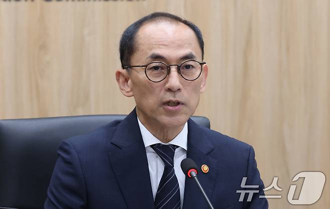고학수 개인정보보호위원회 위원장이 27일 서울 종로구 정부서울청사에서 열린 제18회 전체회의에서 모두발언을 하고 있다.  2025.8.27/뉴스1 ⓒ News1 임세영 기자