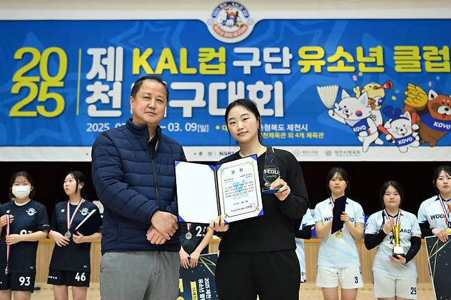 해외연수 파견이 확정된 남은빈 코치(오른쪽). 사진제공=KOVO