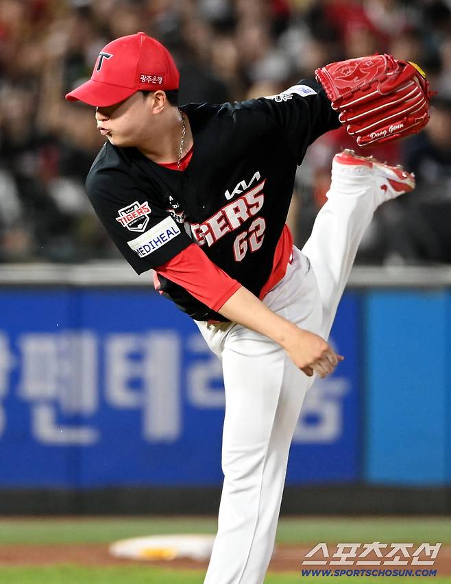 7일 부산 사직야구장에서 열린 KIA와 롯데의 경기, 9회말 등판한 정해영이 역투하고 있다. 부산=허상욱 기자wook@sportschosun.com/2025.08.07/