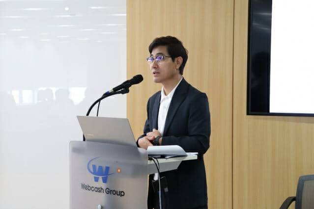 김종현 쿠콘 대표가 2025년 상반기 실적과 향후 전략을 발표하고 있다. (사진=쿠콘)