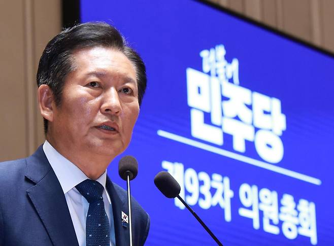 정청래 더불어민주당 대표가 27일 오후 서울 여의도 국회에서 열린 의원총회에서 발언을 하고 있다. 2025.08.27 [서울=뉴시스]