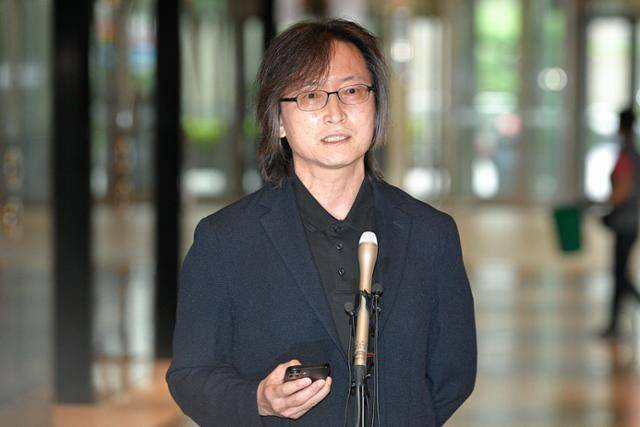 주병기 공정거래위원장 후보자가 14일 서울 중구 대한상공회의소에 마련된 청문회 준비 사무실로 출근하며 취재진의 질문에 답하고 있다. 남동균 인턴기자