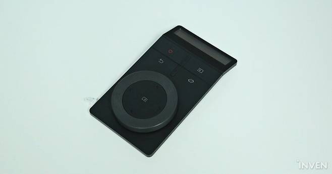 ▲ 삼성 솔라셀 아크 다이얼은 아크 모니터를 게임 용도에 사용할 시, 편리하게 사용할 수 있습니다