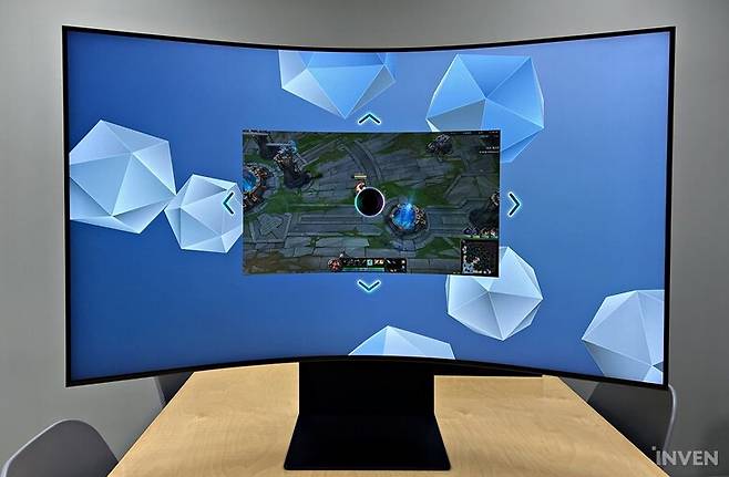 ▲ 말 그대로 플렉스 무브 스크린이네요