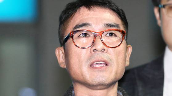 가수 김건모가 지난 2020년 1월15일 오후 서울 강남경찰서에서 피고소인 조사를 마치고 입장을 발표하고 있다. 뉴스1