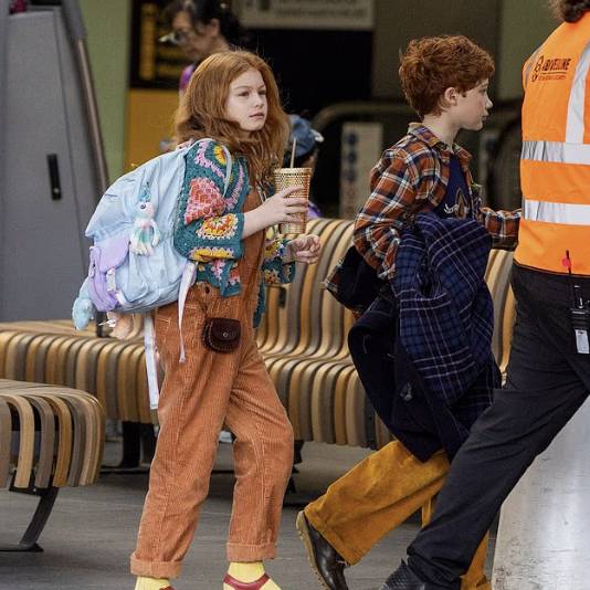 영국 런던 킹스크로스역에서 포착된 론 위즐리 가족 역할을 맡은 배우들의 모습. SNS 캡처