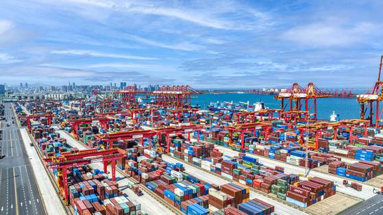 중국 산둥성 르자오시에 위치해 있는 세계 7대 물류 항구 르자오항. 르자오시 정부