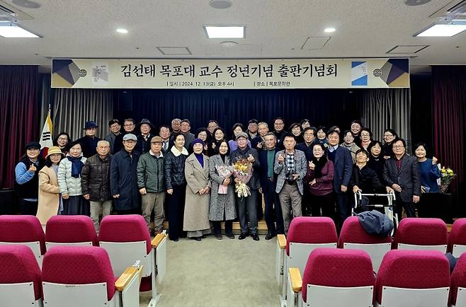 ▲ 재미시인협회(LA) 초청강연 후 기념 촬영
