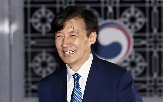 이재명 정부 첫 특별사면·복권 대상에 오른 조국 전 조국혁신당 대표가 지난 15일 새벽 구로구 서울남부구치소를 나서고 있다. 사진=뉴스1