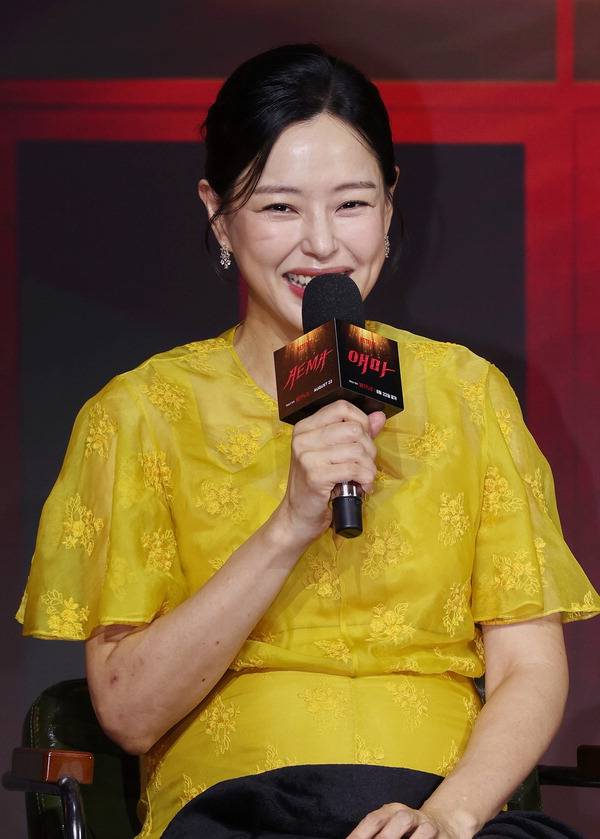 배우 이하늬가 지난 18일 ‘애마’ 제작 발표회에 참석해 소감을 말하고 있다. 연합뉴스